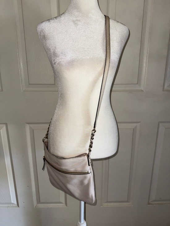 kate spade Handbags - Kate Spade New York Off White Chain Detail Zip Top Leather Crossbody Bag